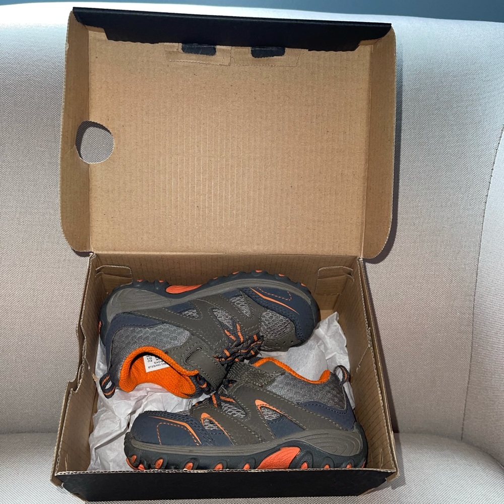 Size 6.5. Condition is like new- only wore a handful of times.